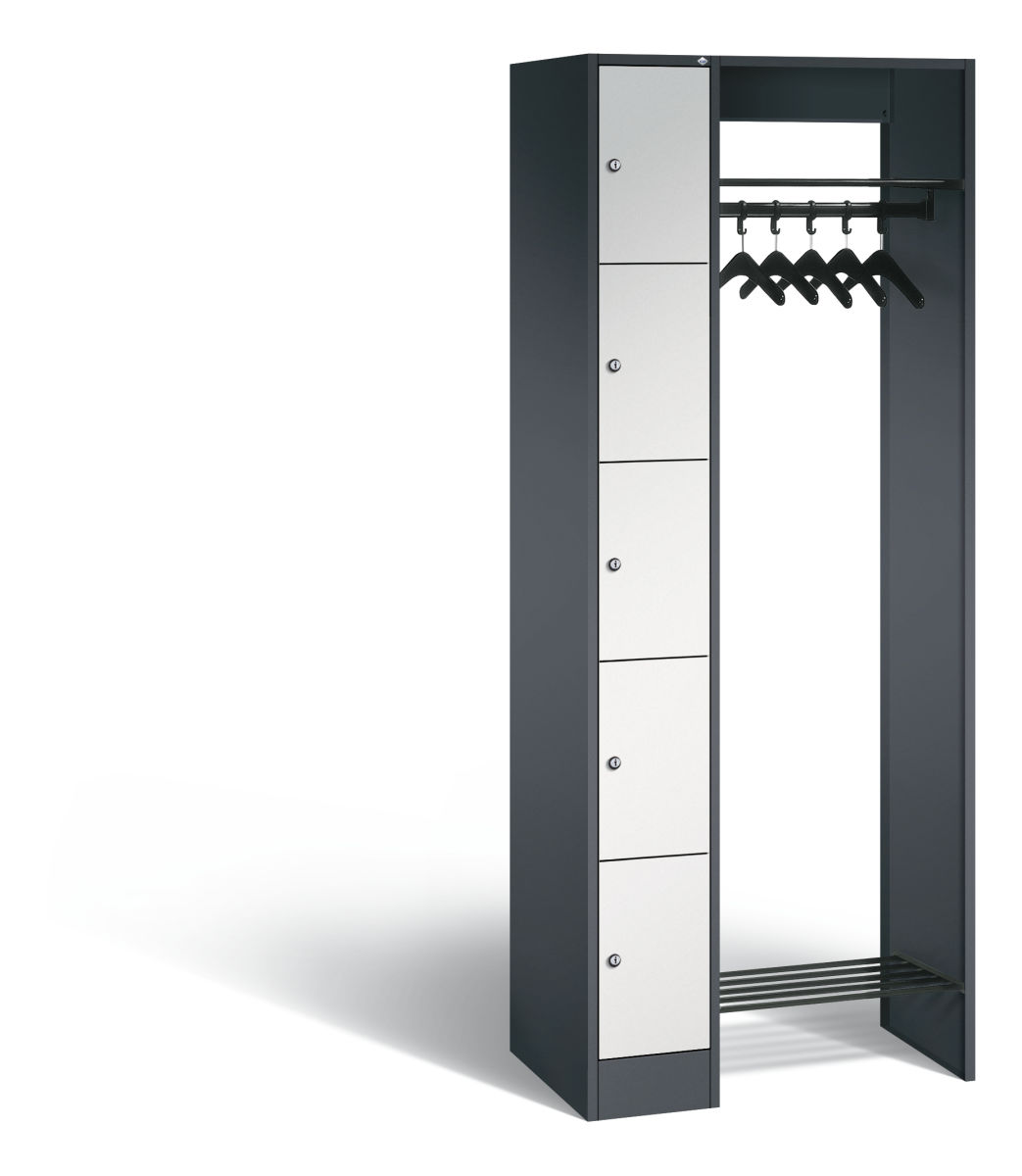 Offene Garderobe / 5 Personen 