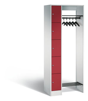 Offene Garderobe / 5 Personen 