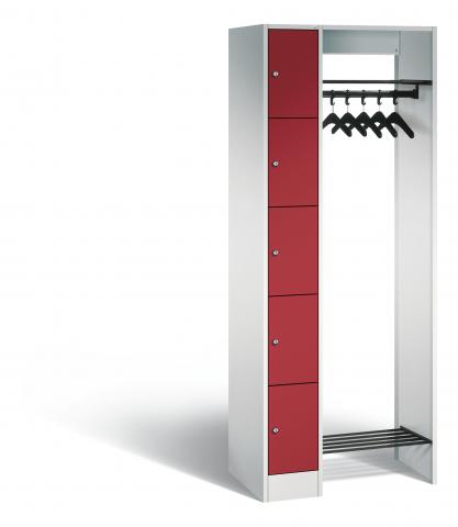 Offene Garderobe / 5 Personen 